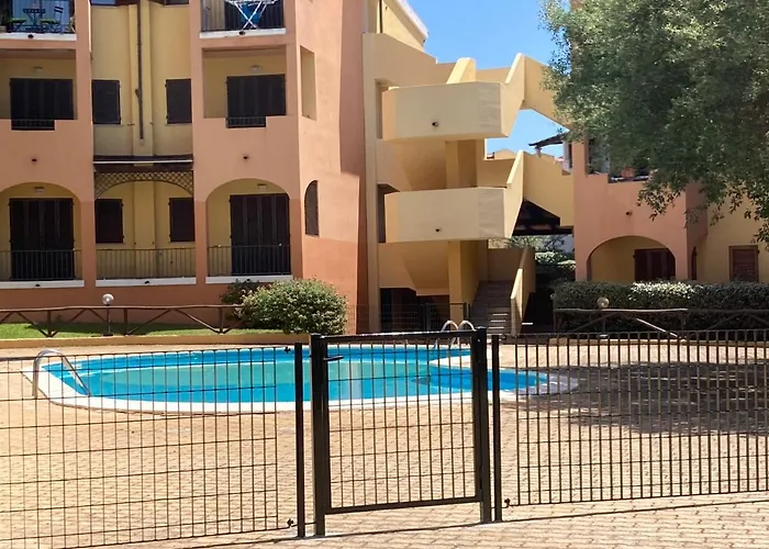 アパート La Marina With Pool *